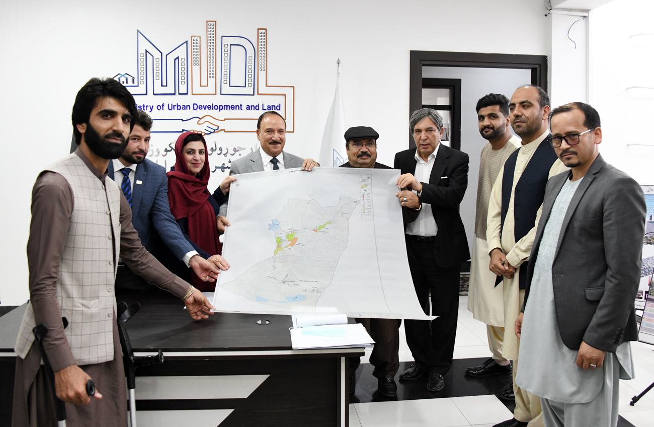 محترم محمود کرزی پلان انکشاف منطقوی ولایت نیمروز را منظور کرد 
