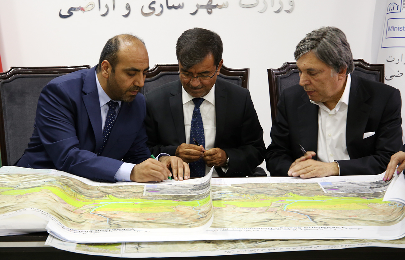 محترم محمود کرزی پلان های استراتیژیک ولسوالی های ورس، سیغان و یکاولنگ را منظور کرد 