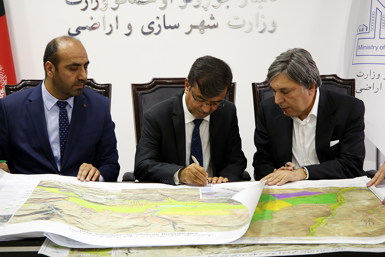 محترم محمود کرزی پلان های استراتیژیک ولسوالی های ورس، سیغان و یکاولنگ را منظور کرد 