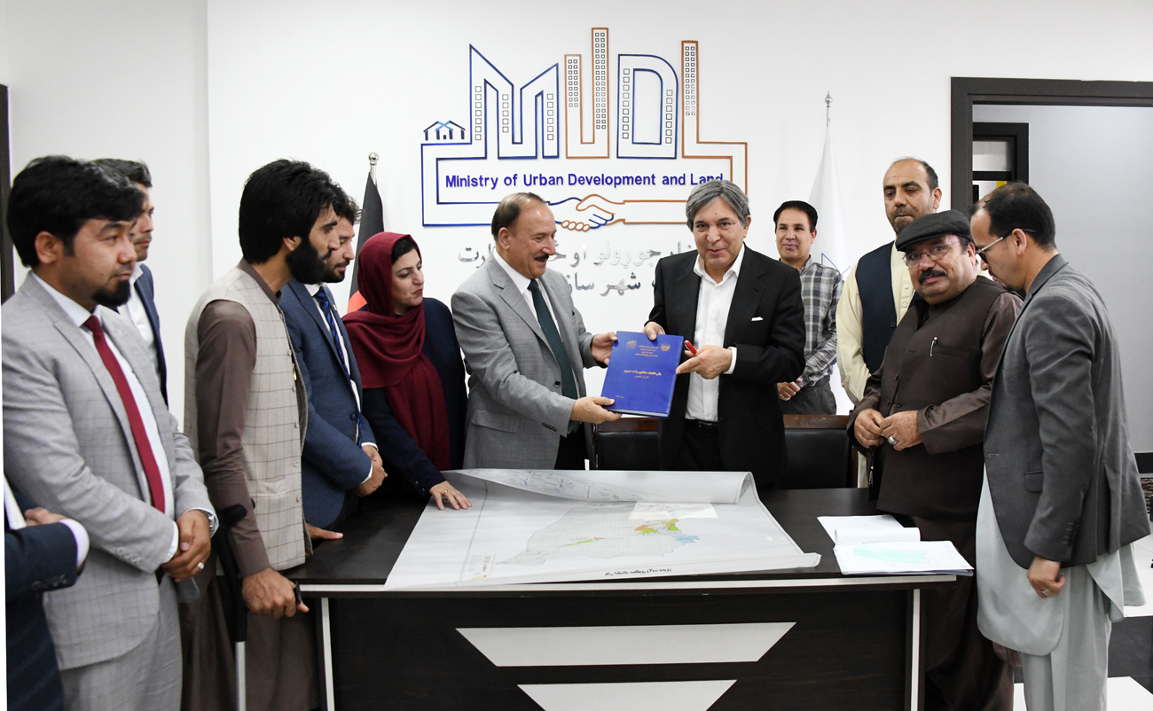 محترم محمود کرزی پلان انکشاف منطقوی ولایت نیمروز را منظور کرد 
