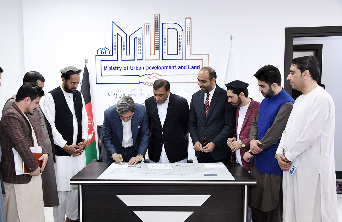محترم محمود کرزی پلان تفصیلی شهرک معلمین رودات را منظور کرد 