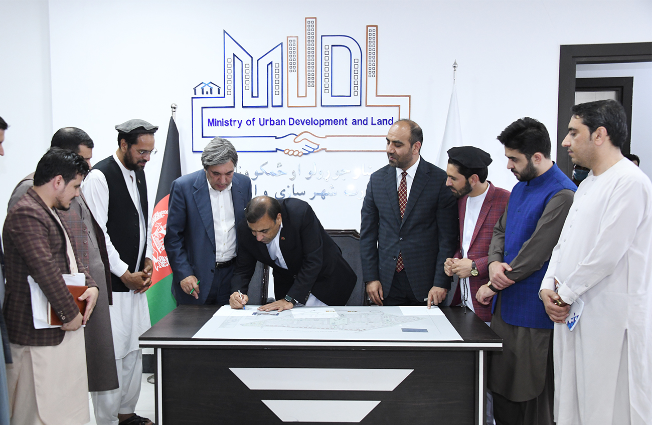 محترم محمود کرزی پلان تفصیلی شهرک معلمین رودات را منظور کرد 
