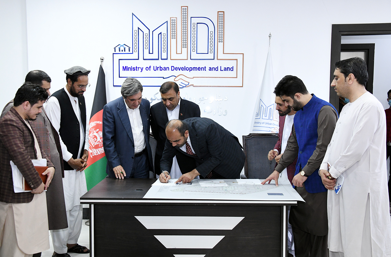 محترم محمود کرزی پلان تفصیلی شهرک معلمین رودات را منظور کرد 